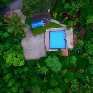Resort Karapuzha Lakeshore 